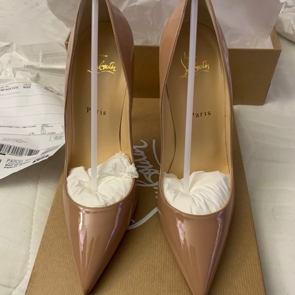 Christian louboutin nude pumps
